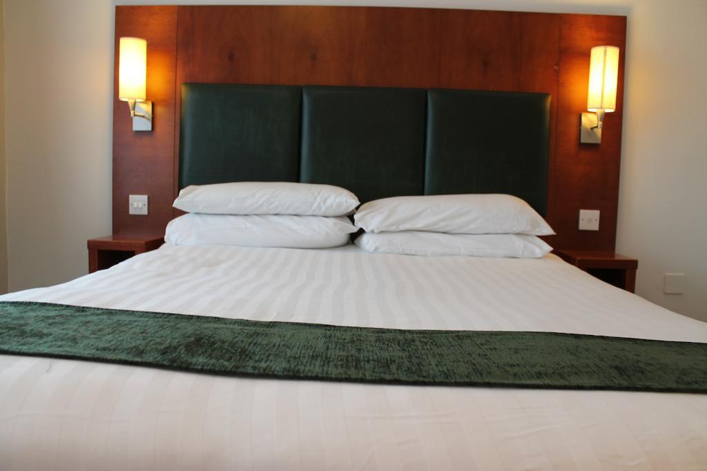 The Villa Express Kirkham  Kamer foto