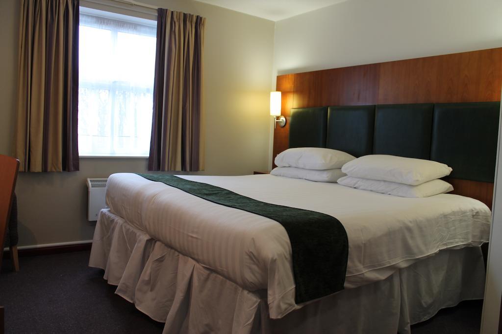 The Villa Express Kirkham  Kamer foto